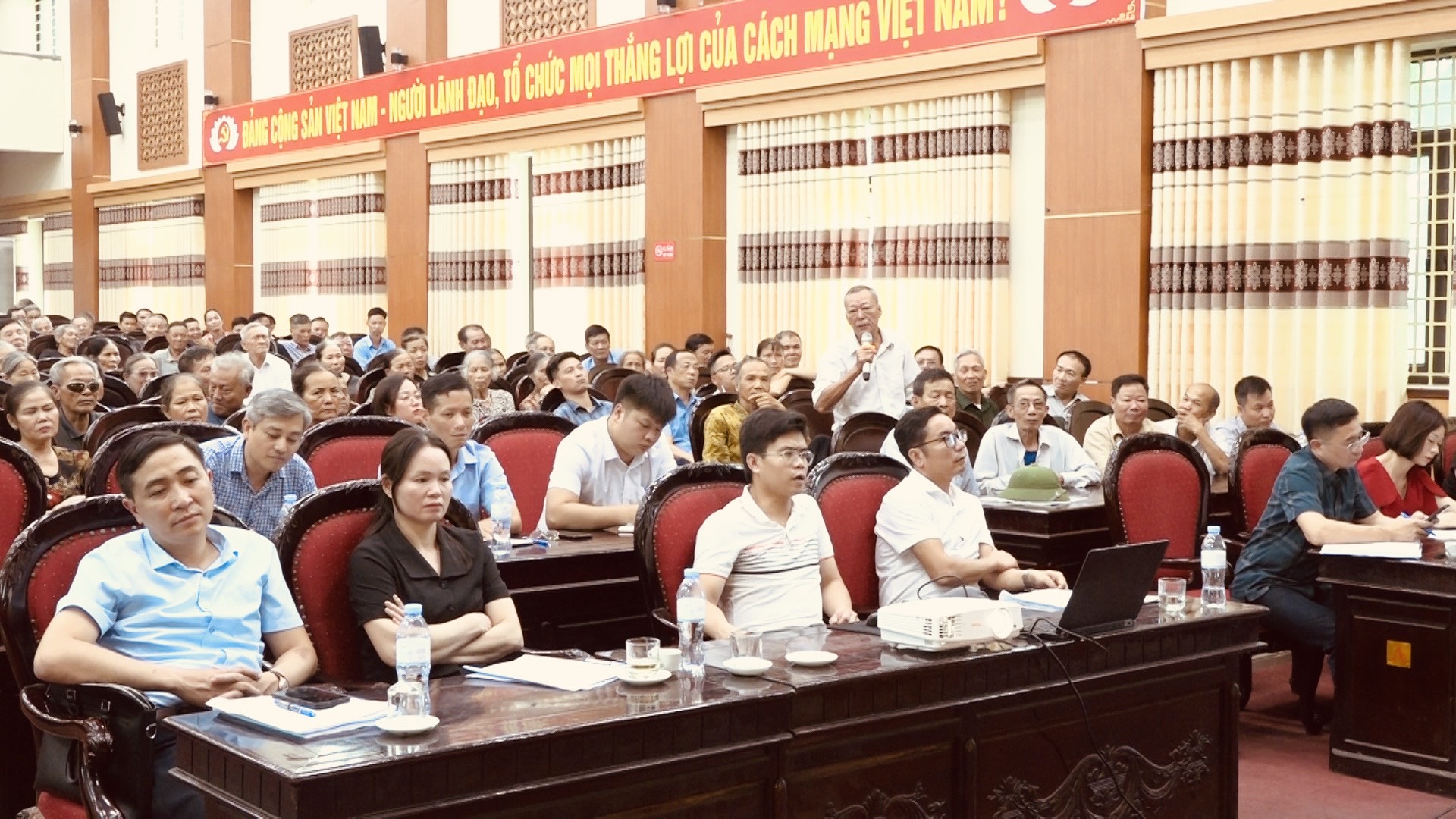 Hội nghị nghe các ý kiến đề xuất của người dân có diện tích đất thu hồi thuộc diện dự án giải phóng mặt bằng