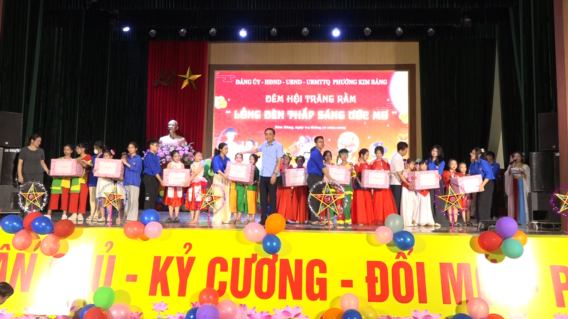 Kim Bảng tổ chức Đêm hội trăng rằm “Lồng đèn thắp sáng ước mơ”